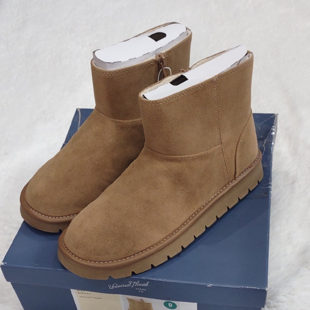 Universal Thread May Boots,Momory Foam, Size 9. - Picture 6 of 17